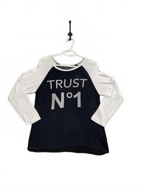 UK2LA Long Sleeve Raglan Shirt with 'TRUST N°1' Print Very Light Size Medium